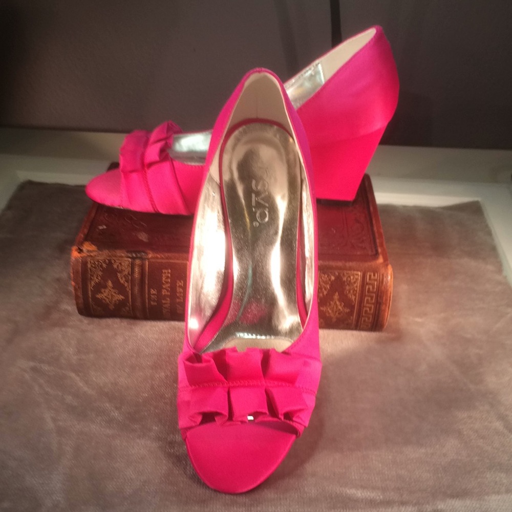 Fuchsia Wedge Peep Toe Heels. NWOT